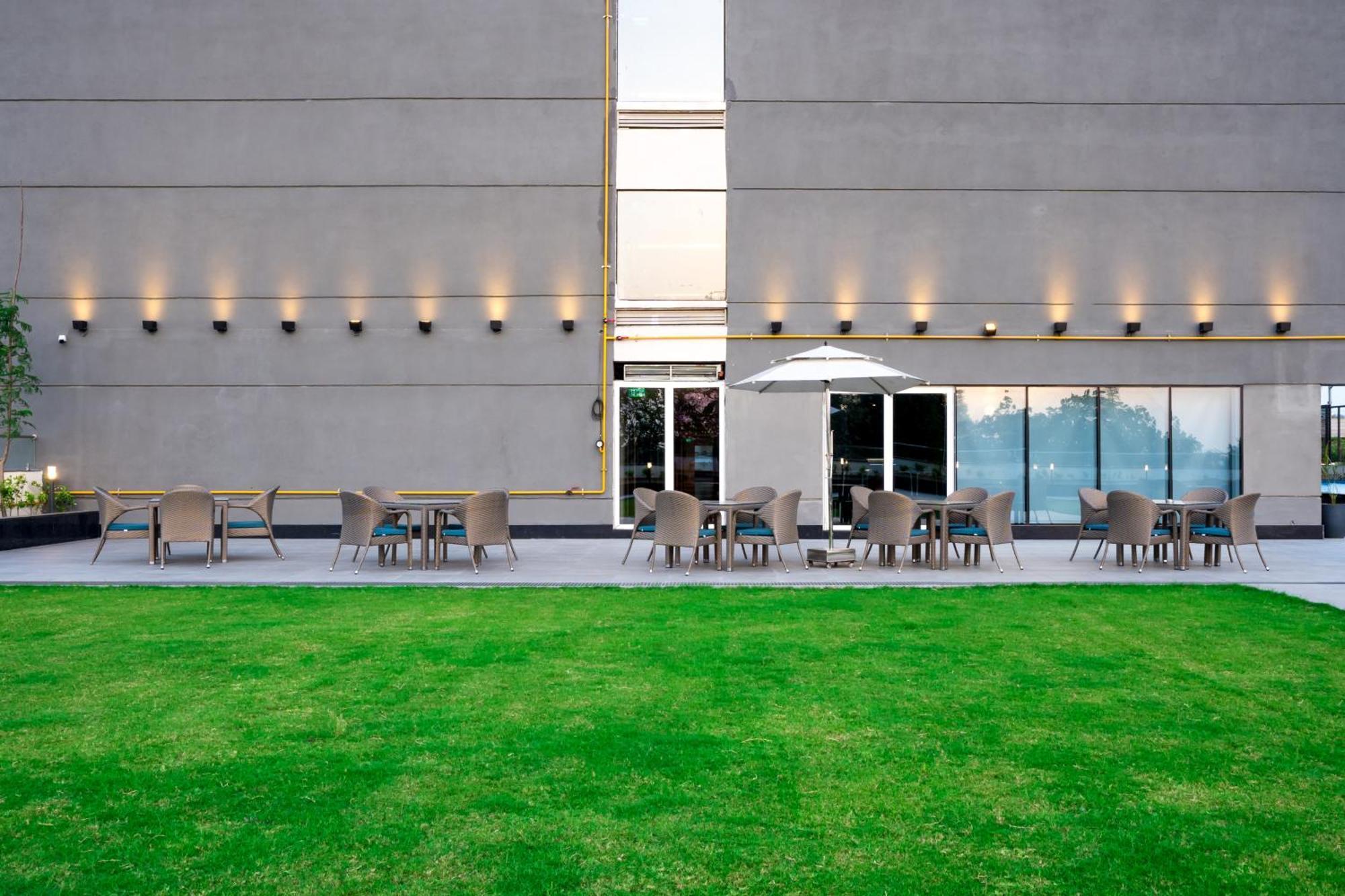 Holiday Inn Lucknow Airport By Ihg Dış mekan fotoğraf